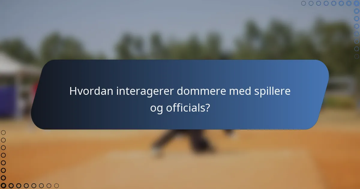 Hvordan interagerer dommere med spillere og officials?
